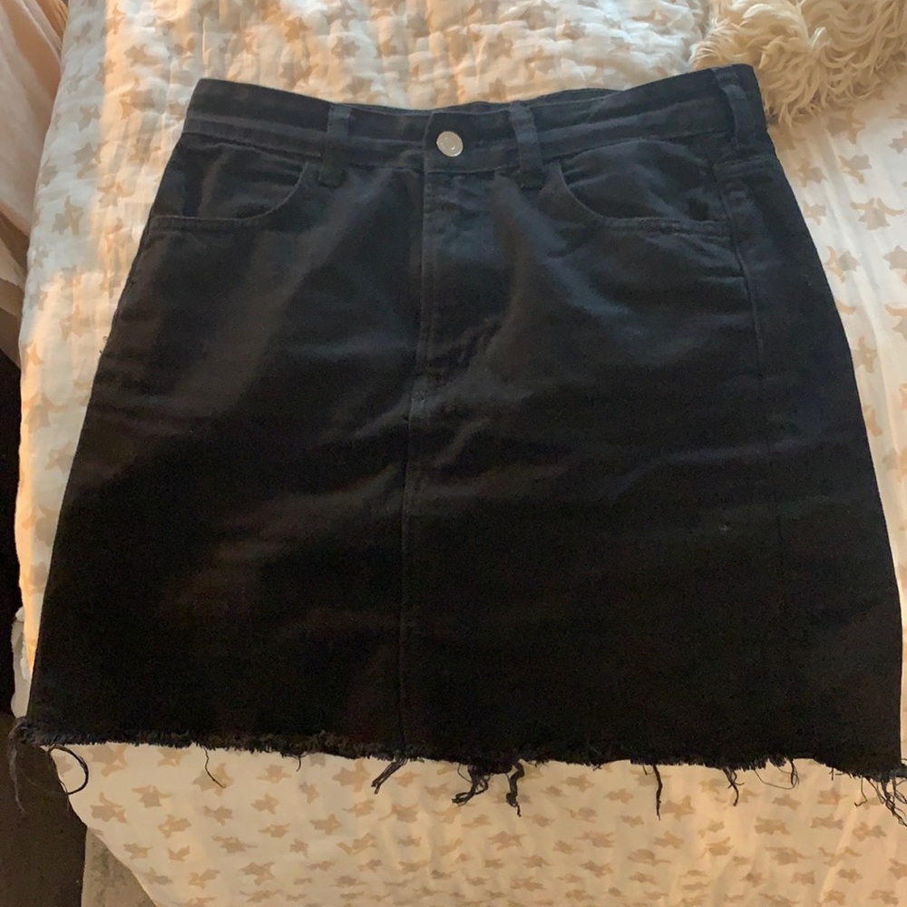 H&M black distressed denim skirt size 4